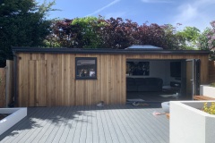  Garden room bar